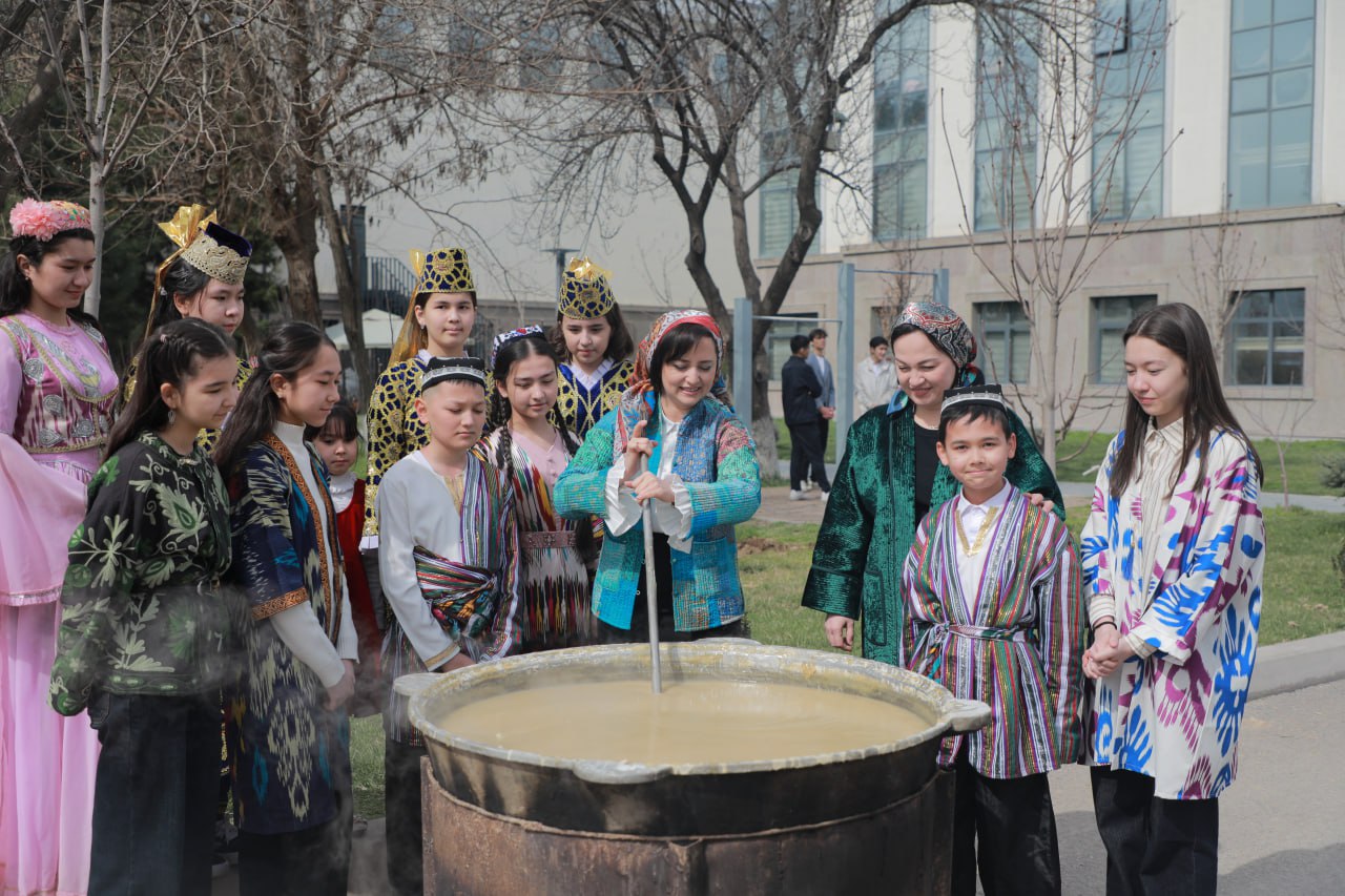 ✅ Bugun Muhammad al-Xorazmiy nomidagi ixtisoslashtirilgan maktab hududida Ixtisoslashtirilgan ta’lim muassasalari agentligi rahbariyati, mas’ul xodimlari va butun maktab jamoasining bir bo’lib tashkil qilgan sa’y-harakatlari natijasida - mehmonlar uchun bayramona muhit yaratilib, do‘stona suhbat va samimiy muloqotlar uchun keng imkoniyatlar yaratildi.