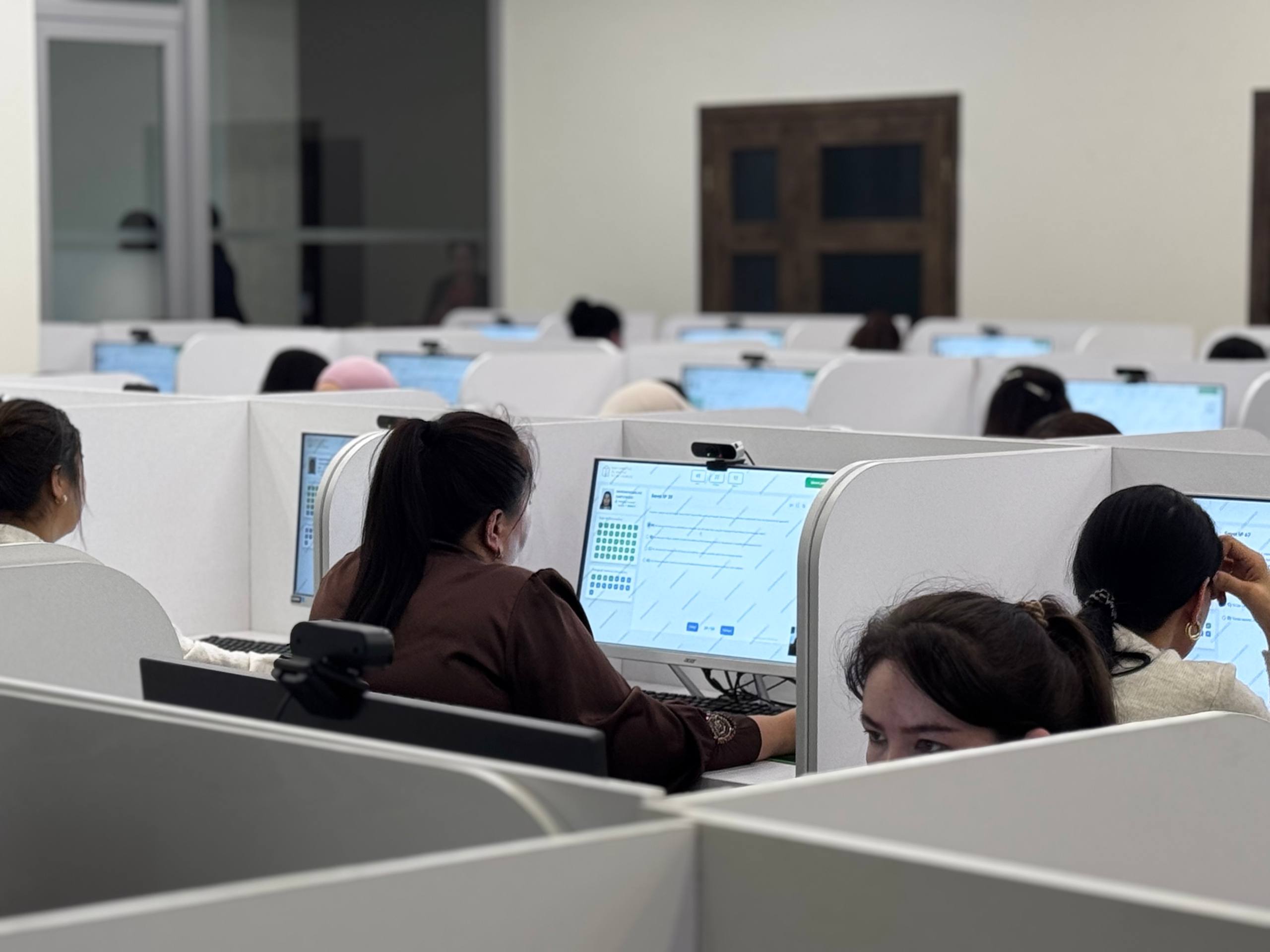 Pedagog kadrlar attestatsiyada qo‘llaniladigan test topshiriqlari aprobatsiyasi boshlandi