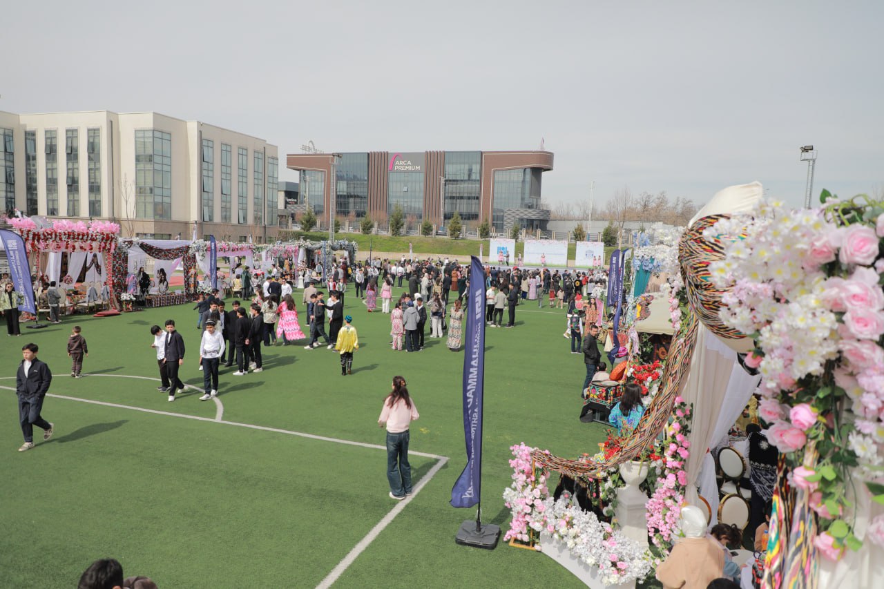 ✅ Bugun Muhammad al-Xorazmiy nomidagi ixtisoslashtirilgan maktab hududida Ixtisoslashtirilgan ta’lim muassasalari agentligi rahbariyati, mas’ul xodimlari va butun maktab jamoasining bir bo’lib tashkil qilgan sa’y-harakatlari natijasida - mehmonlar uchun bayramona muhit yaratilib, do‘stona suhbat va samimiy muloqotlar uchun keng imkoniyatlar yaratildi.