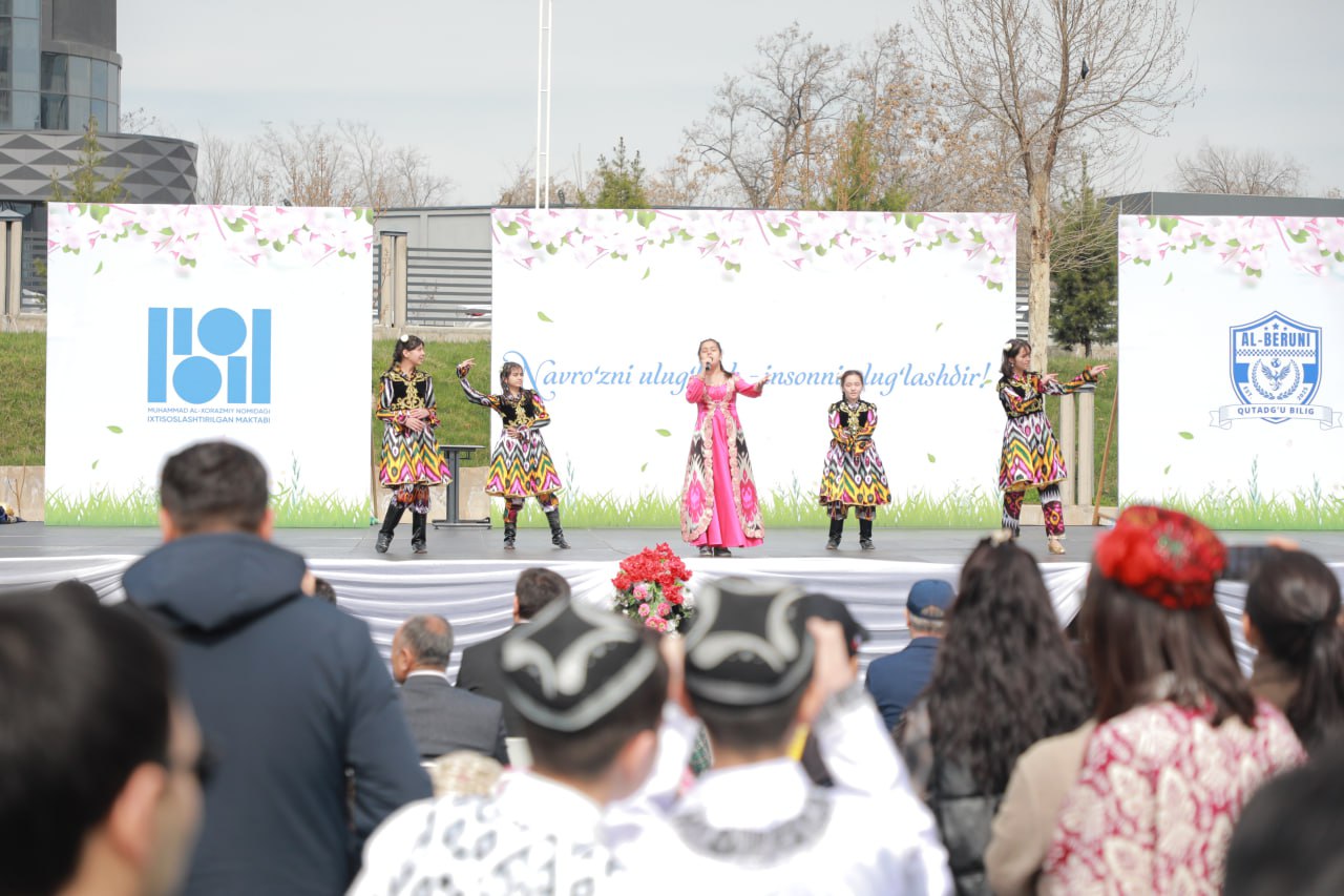 ✅ Bugun Muhammad al-Xorazmiy nomidagi ixtisoslashtirilgan maktab hududida Ixtisoslashtirilgan ta’lim muassasalari agentligi rahbariyati, mas’ul xodimlari va butun maktab jamoasining bir bo’lib tashkil qilgan sa’y-harakatlari natijasida - mehmonlar uchun bayramona muhit yaratilib, do‘stona suhbat va samimiy muloqotlar uchun keng imkoniyatlar yaratildi.
