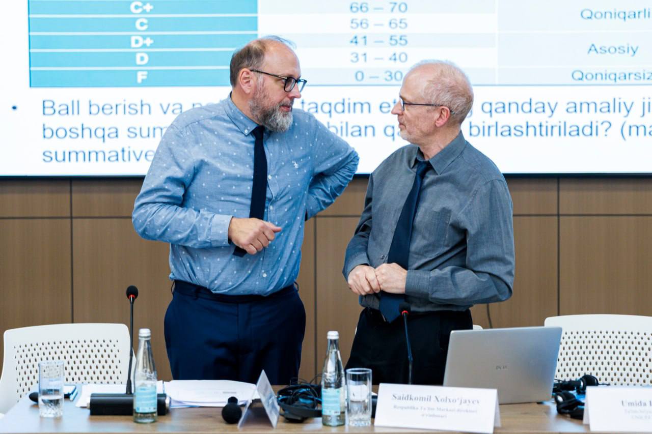 Summativ baholashni takomillashtirish bo‘yicha o‘tkazilgan amaliy seminar jarayonidan fotolavhalar. 