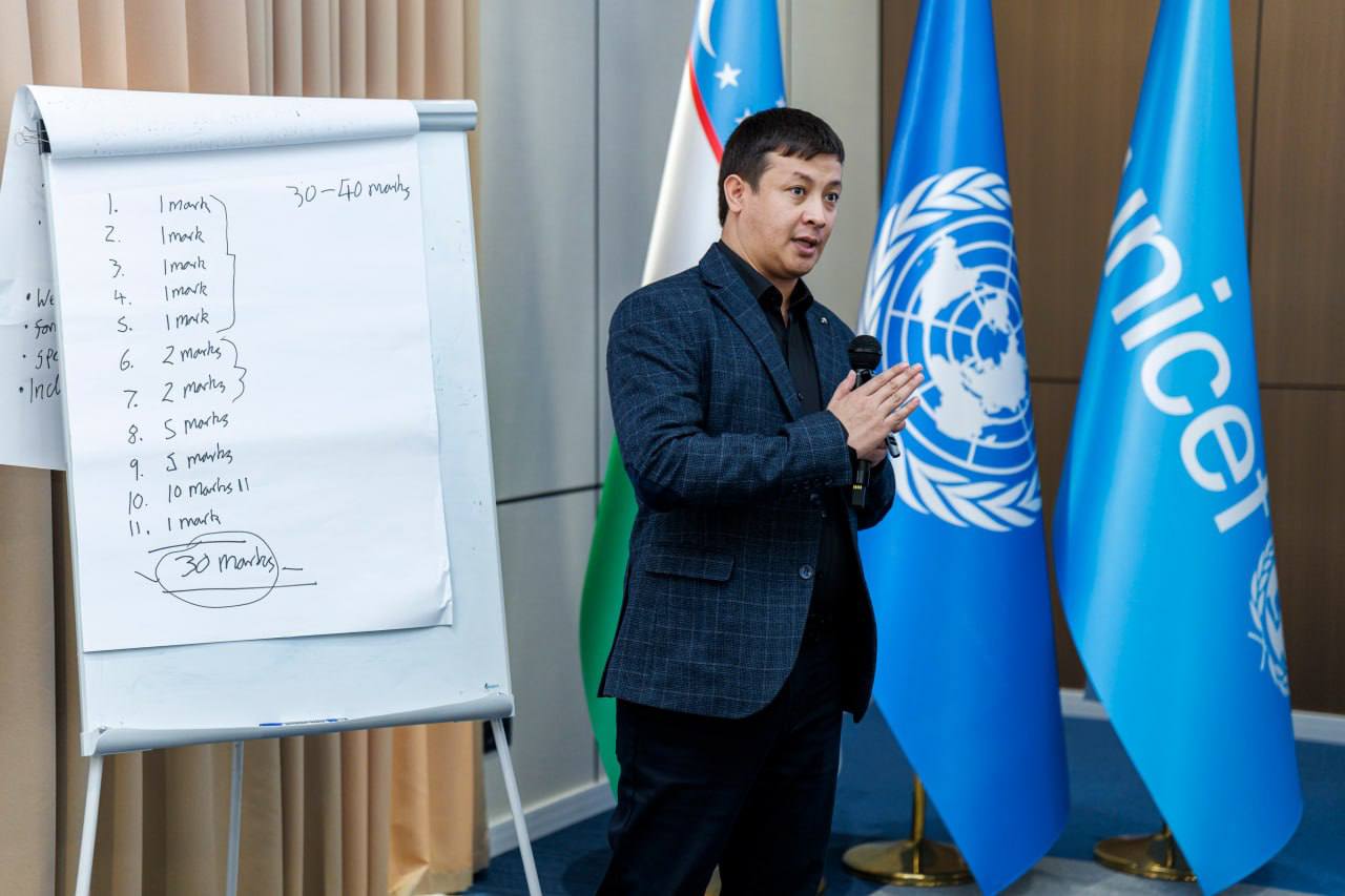 Summativ baholashni takomillashtirish bo‘yicha o‘tkazilgan amaliy seminar jarayonidan fotolavhalar. 